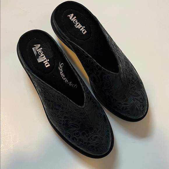 Alegria Women’s Black Embossed Michy Mule- Heel Clog - Picture 5 of 8